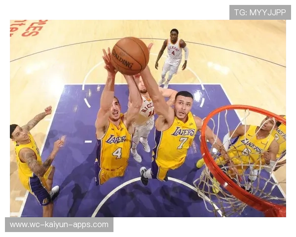 克拉克森突破变向轻松甩开对位,犹他场面渐稳 克拉克森突破变向轻松甩开对位,犹他场面渐稳